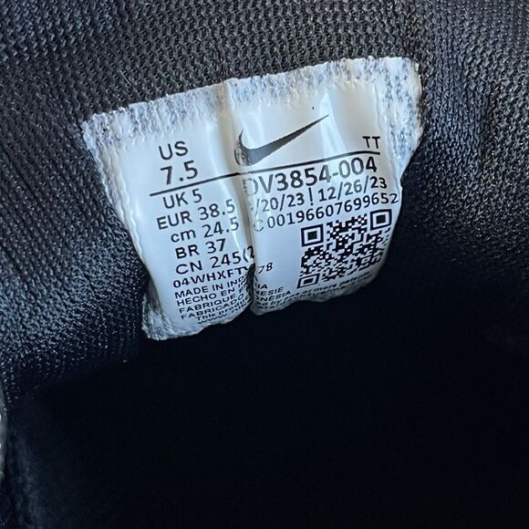 Nike Womens Size 7.5 Air Zoom Pegasus 40 Black White Running Shoes Sneakers - Picture 15 of 15